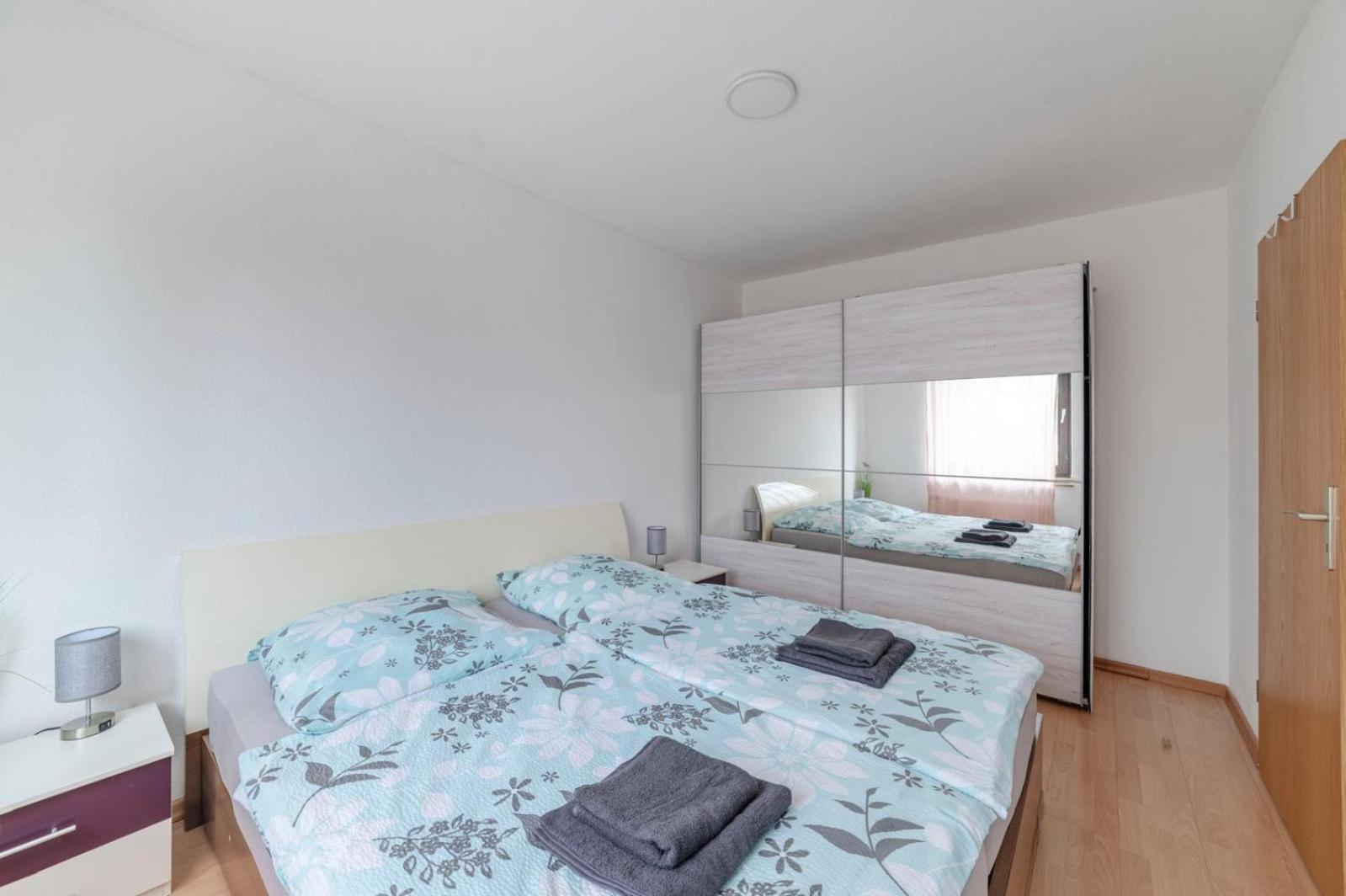 Schoene, Moeblierte Wohnung Mit Balkon Und Tiefgarage Dusseldorf Bagian luar foto